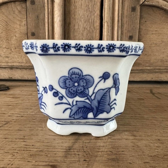 Bombay Company Candle White With Blue Flowers Bocal Carre Unburned Unscented - Picture 6 of 10